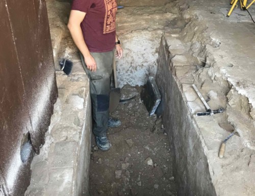 Excavació de la sepultura d’un bibliòfil del s.XVII a la Murtra